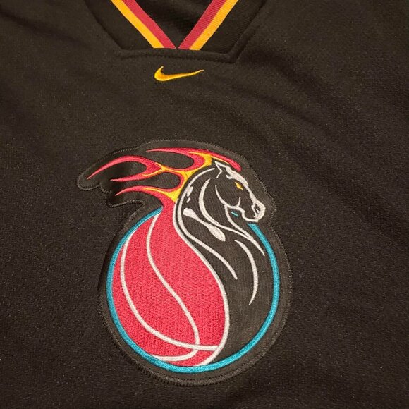 Vintage Nike NBA Detroit Pistons Short Sleeve Shooting Shirt Mens Medium - Picture 9 of 16